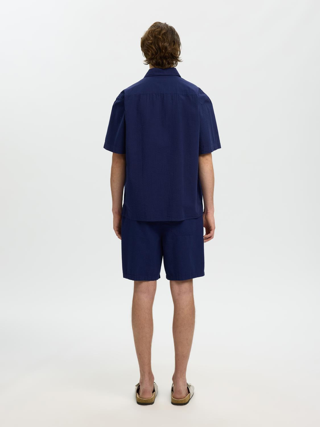 model_shot-back